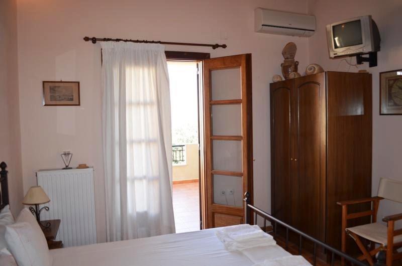 Alexandraki Rooms Poúlithra Quarto foto